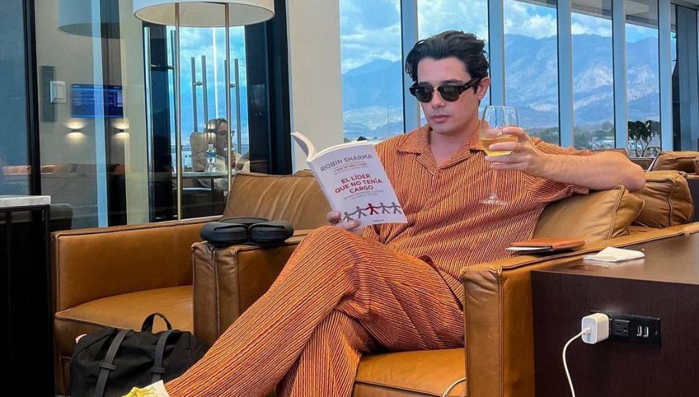 De igual forma es emprendedor, ya que cuenta con su propia marca de ropa “El Closet de Facu” con la que busca empoderar a las mujeres hondureñas a través del buen vestir. 