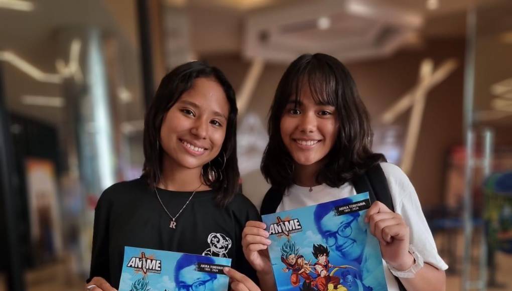 Muchos de los fans también llevaron de regalo un recuerdo del creador de Dragon Ball.