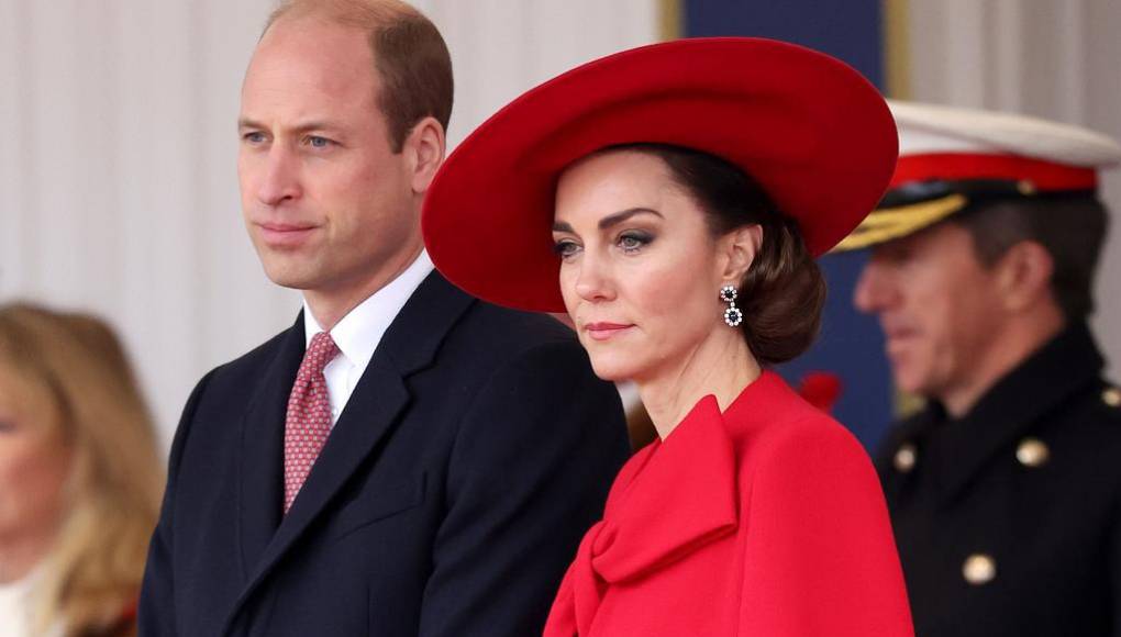 El pasado lunes, William renunció a última hora a asistir a una ceremonia en memoria de su padrino, el rey Constantino de Grecia, por “razones personales”, disparando los rumores en redes sociales sobre la salud de su esposa.