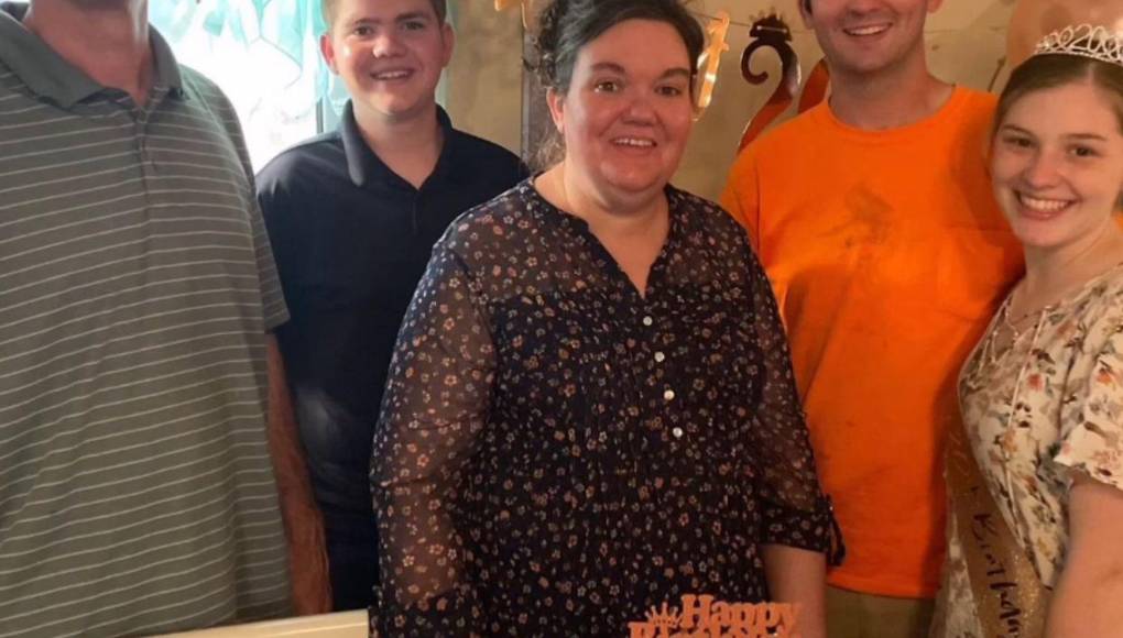 “Nuestros corazones están con las familias de los asesinados que sufren un dolor inimaginable”, añadió el portavoz.