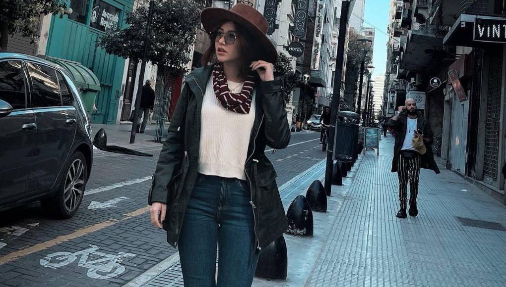 Cabe mencionar que, Jennifer Aplícano durante su entrevista fue agasajada por sus compañeros de set de televisión con un ramo de flores y su amiga Génesis Verde la vino a visistar y felicitar desde Guatemala por su destacada participación en el casting internacional de Telemundo.