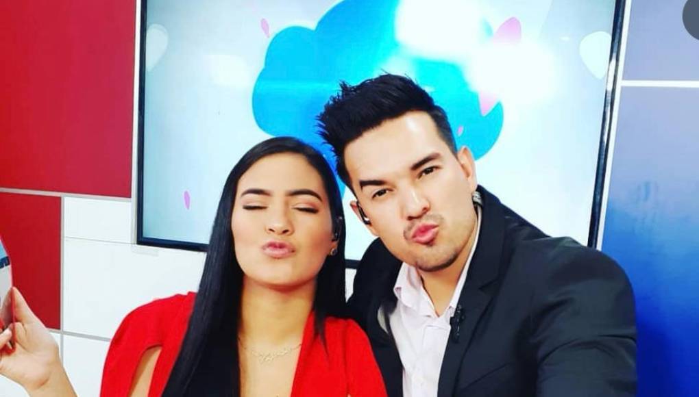 “Es más, salimos los tres”, agregó. Alejandra lo secundó con una sonrisa.