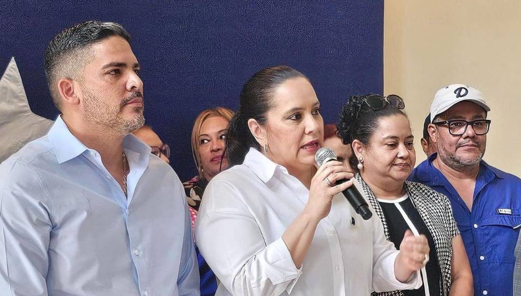 En sus declaraciones, la exprimera dama mencionó que, el expresidente Juan Orlando se encuentra bien y fuerte y que siempre se llaman y que se estan preparando para el proceso de su sentencia.