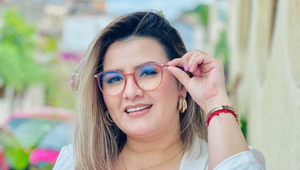 La querida presentadora de televisón hondureña, a través de un video aseveró que está en contra de la decisión de Educación de adelantar los feriados de la semana del estudiante que estaban calendarizadas en el mes de julio y que se gozarían del 21 al 24 de mayo.