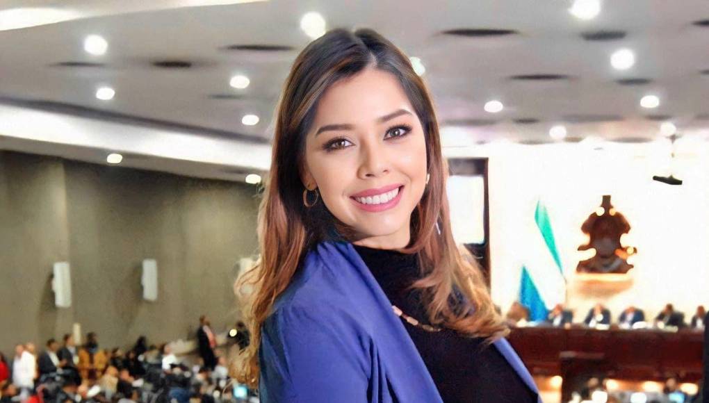 ”Hoy por hoy hay un gobierno fracazado y es por culpa de ella, que no toma las decisiones de país, ella no es la que está al frente del país, sino más bien está siendo utilizada”, puntualizó.