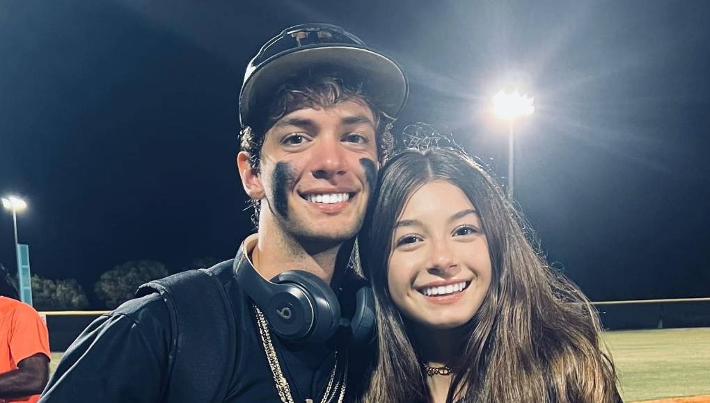 En sus redes sociales, el jovencito comparte sus hazañas en la cancha de juego defendiendo al equipo de su escuela, el American Heritage Plantation. 