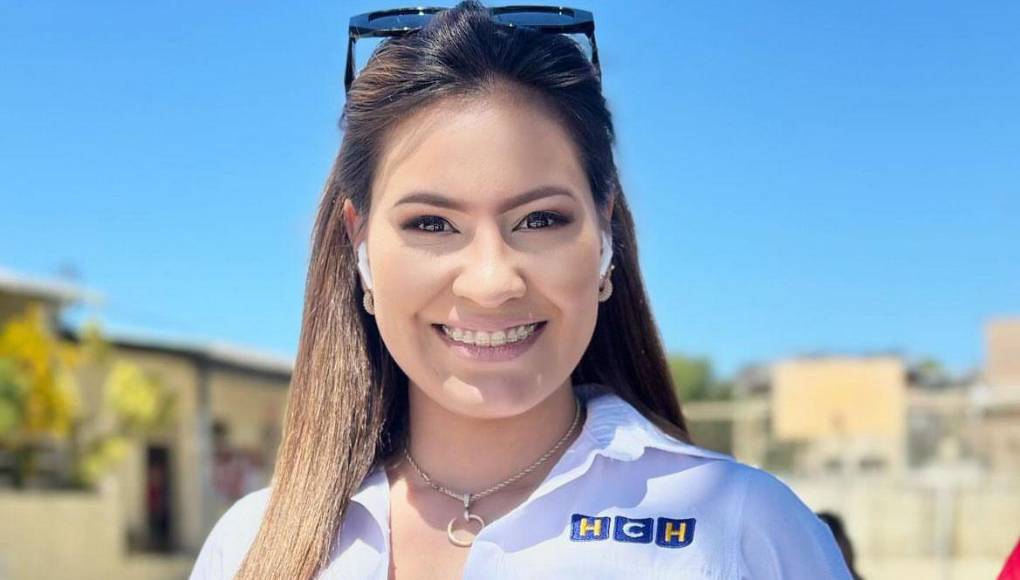 ”No me cae mal, hace días arreglamos asperezas pero tampoco somo amigas, somos compañeras de trabajo con un trato muy respetable, ya aprendimos a trabajar juntas a respetar el trabajo”, añadió 