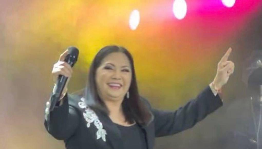 Ana Gabriel, originaria de Guamúchil, detalló que como parte de su recuperación se tomará unos días para recuperarse de la enfermedad, pues en el concierto del martes 14 de mayo fue evidente las molestias que presentó y que la pararon en un hospital.