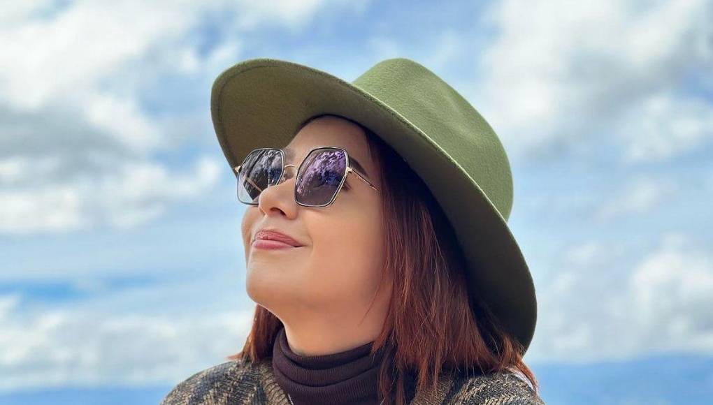 Cuenta con más de 500,000 seguidores en Instagram, 2.5 millones en TikTok y más de 900,000 seguidores en Facebook. 