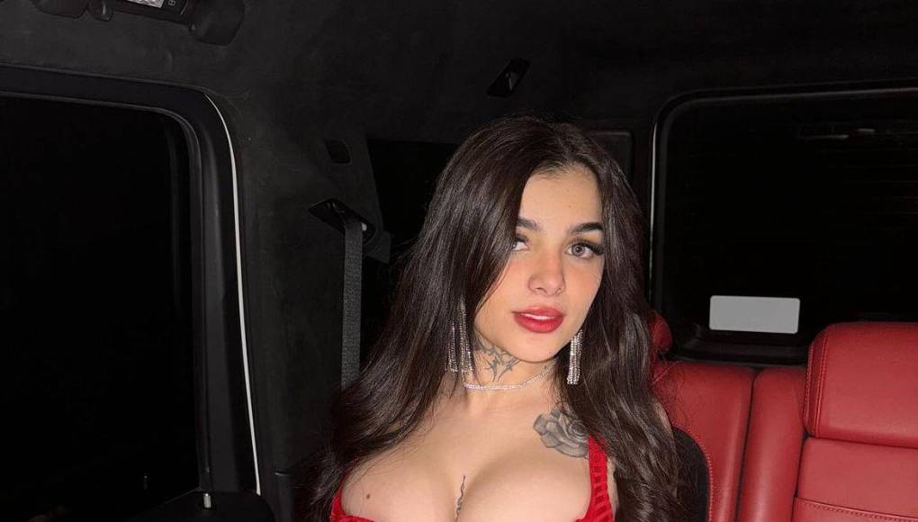 “La verdad cuántas morras no lo hacen así también sin protegerse y dije bueno va... Lo quise hacer para premiarlo por tatuarse mi cara y porque yo estaba haciendo unas fotos del 14 de febrero por el Día de San Valentín y le dije que le cayera al lugar para que lo hiciéramos y estuvo muy bien todo”, comentó.