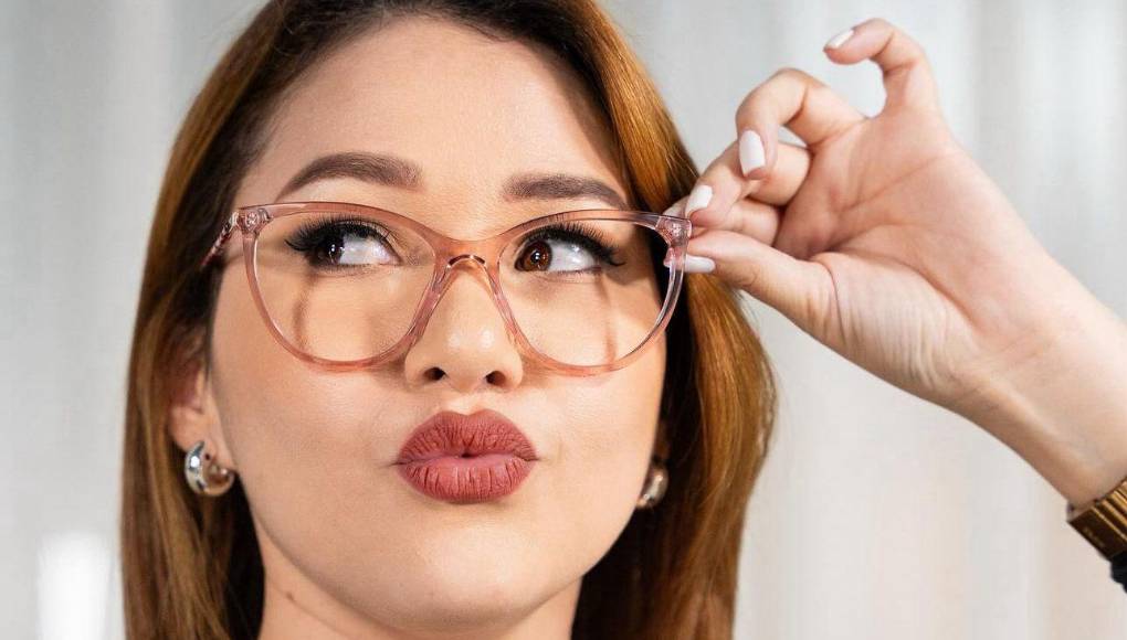 Jennifer Aplícano mencionó en su entrevista que al salir de su casting, la productora de Telemundo no les decía si pasaban o iban a recibir un correo, solo les aseguraban que ya formaban parte de la ”Carpeta del Talento de Telemundo”.