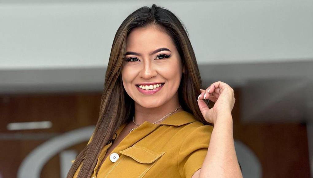La extrovertida presentadora Alejandra Rubio mencionó que ha usado un sin número de veces vestimenta al igual que Milagro Flores y Loren Mercadal y que no tiene nada de malo.