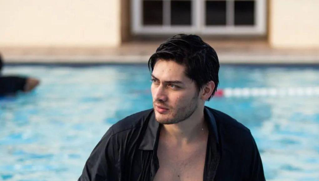 Ademas de trabajar en televisión, Miguel es estudiante de Comercio Internacional, creador de contenido en redes sociales, modelo y presentador de TV.