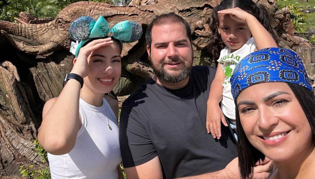 Es madre de dos hermosas hijas y en redes sociales comparte momentos especiales junto a su familia. 