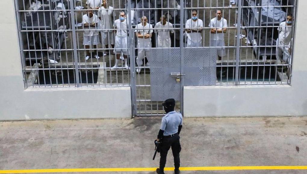 En su recorrido, Luisito contó que dentro de la cárcel hay personas con condenas de 1,000 años.