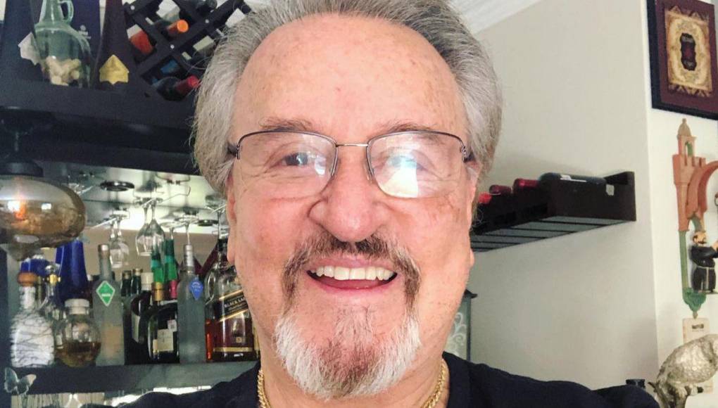 La tienda detalló en su publicación la participación con el actor mexicano estará limitada a un máximo de 65 personas. Hay entradas VIP solo para 30 personas.