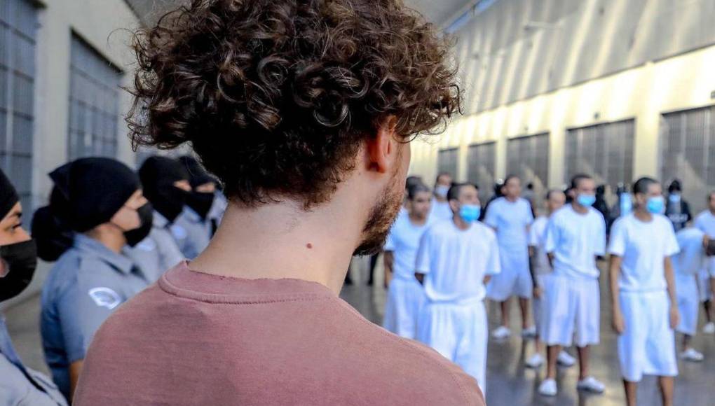 ”A este centro no se admite ningún tipo de visita, yo tengo permiso especial de prensa” expresó Comunica.