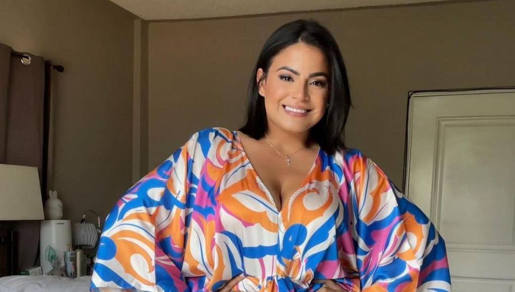 Ademas de su trabajo en televisión Samantha Velásquez también crea contenido en sus redes sociales donde cuenta con más de 300,000 seguidores. 