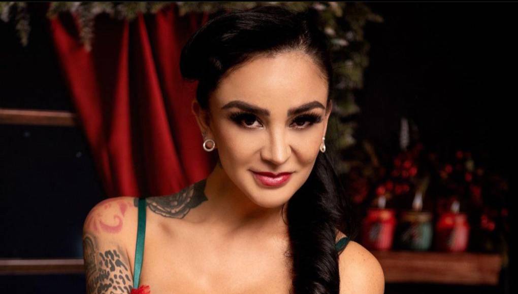 La “Wanders” también detalló que entre las consecuencias de esto le tuvieron que amputar una parte de sus glúteos, “Es algo con lo que voy a batallar... Me quitó aproximadamente de cada glúteo cuatro dedos, se ve impresionante, sí lloré mucho, lo sufrí, pero me tienen de pie mis hijas”, comentó en una entrevista con Ventaneando.