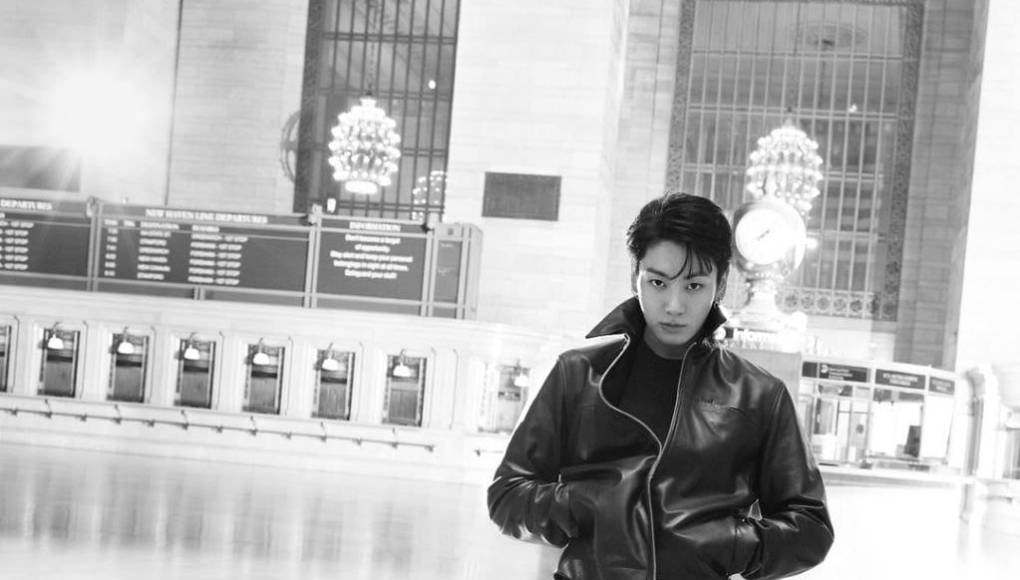 “JUNGKOOK es uno de los artistas más populares del mundo; Posee una habilidad poco común para conectarse con audiencias internacionales. Somos afortunados de que se una al equipo de Calvin Klein”, dijo Jonthan Bottomley directivo de la famosa marca cuando se anunció al cantante y modelo como embajador de la misma en 2023.