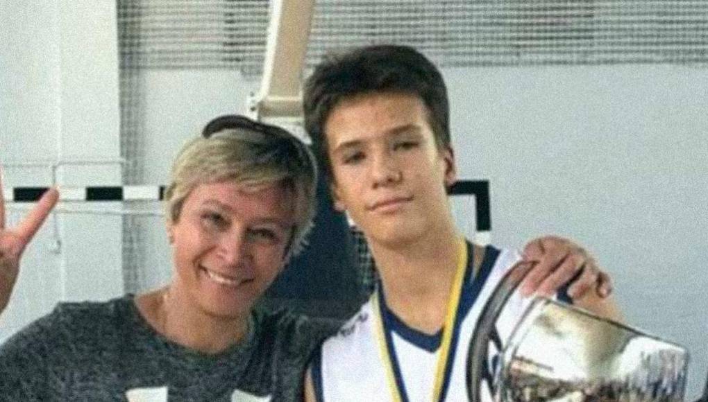 “Para escapar de la guerra en su país natal, en julio de 2023 se mudó a Düsseldorf, donde encontró su nuevo hogar (...)”.