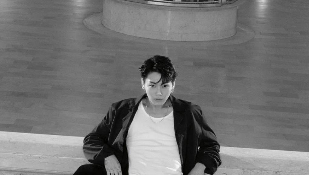 Luego de su campaña de lanzamiento como embajador de Calvin Klein el año pasado, este 2024 Calvin Klein sorprenden al fandom del artista con el lanzamiento de una nueva, que viene acompañada de fotos detrás de cámara y videos. Los mismos fueron publicados simultáneamente en sus redes sociales.