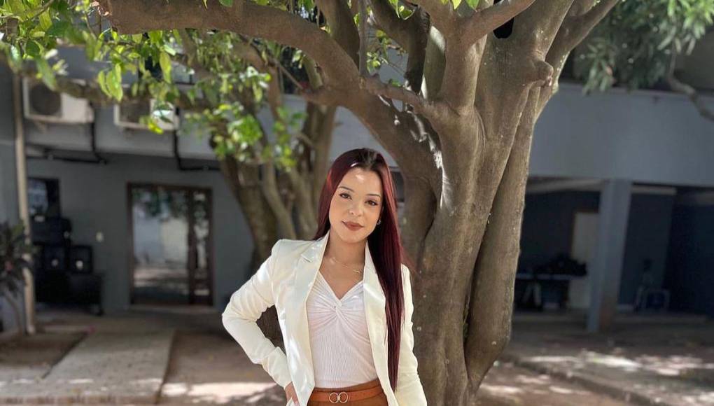 A pesar de su juventud, muestra un potencial destacado para convertirse en uno de los nombres prominentes en la televisión.