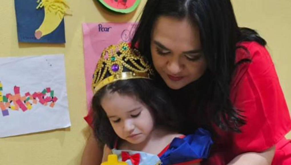 “Se llama “Amore Helena” que significa AMO a Helena, Helena es mi única hija y las que son madres me entenderán que nuestra inspiración y ganas de salir adelante se concentra en los hijos, ellos son el motor de vida para todos”, agregó.