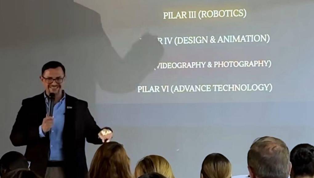 En su inauguración, autoridades educativas explicaron a los padres de familia y docentes como funcionará.