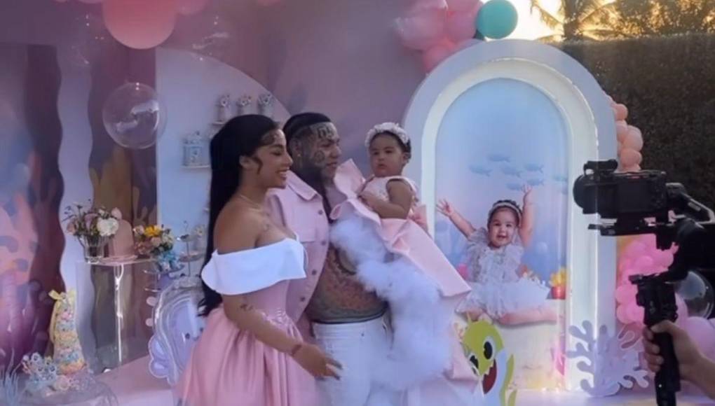 A pesar de los problemas del pasado, los cantantes Yailin y Tekashi se vieron muy felices conviviendo en la fiesta. 