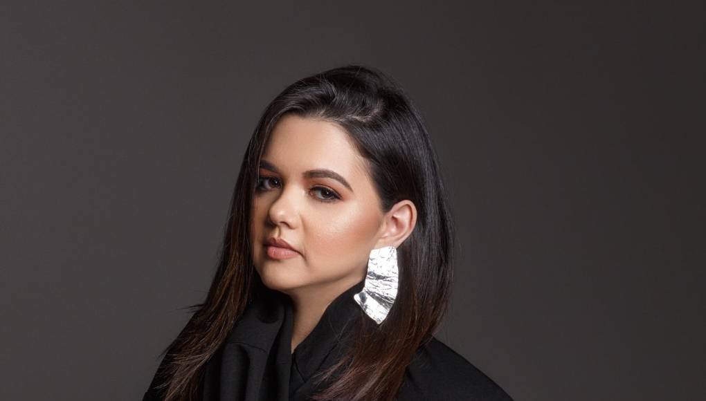 La diseñadora de joyas María Echeverri es premiada en la Bienal de Palermo