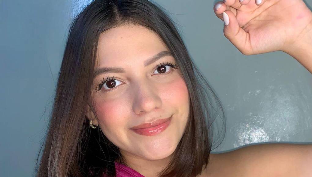 La joven se graduó como licenciada en mercadeo del Centro Universitario Tecnológico CEUTEC y sueña con seguirse preparando.