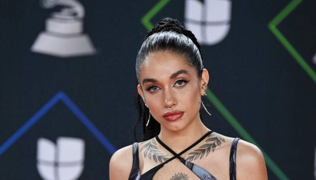 En lo que respecta a la presentación sobre el escenario de María Becerra, tendrá lugar este viernes 1 de marzo, en lo que será la sexta y última jornada del clásico de cada año en Sudamérica. La argentina será la encargada de abrir la noche en la Quinta Vergara, mientras que luego seguirá el humorista chileno Alex Ortiz, quien estará también por primera vez en este escenario.