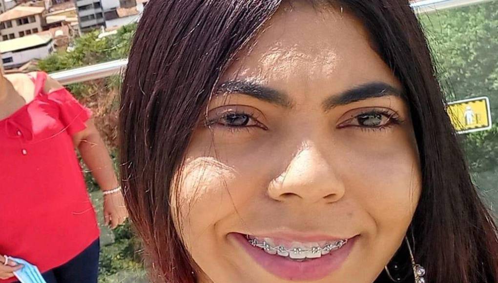 “La joven de 23 años ingresó el miércoles 28 de febrero al hotel y al no salir en todo el día del lugar, residentes del sector dieron el reporte a las autoridades. Horas después hallaron su cuerpo”, señaló el Coronel (R) Giraldo Rayo, secretario del interior de Bucaramanga.