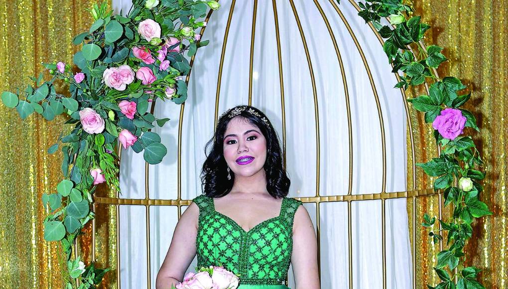 Valeria estudia el noveno grado en la Big Step &amp; Little Feet con excelencia académica. 