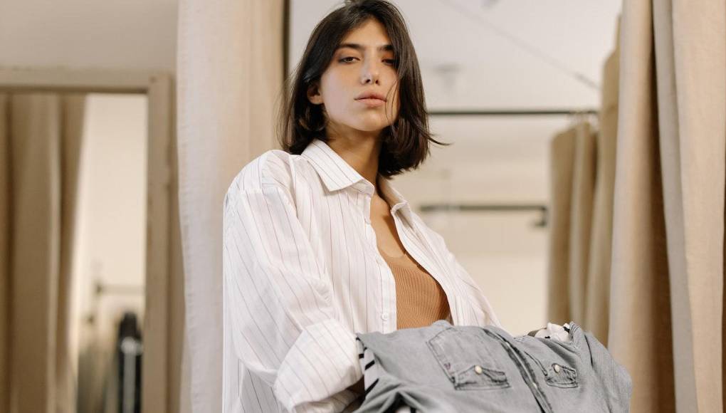 Errores de vestir y maquillaje que toda mujer debe evitar