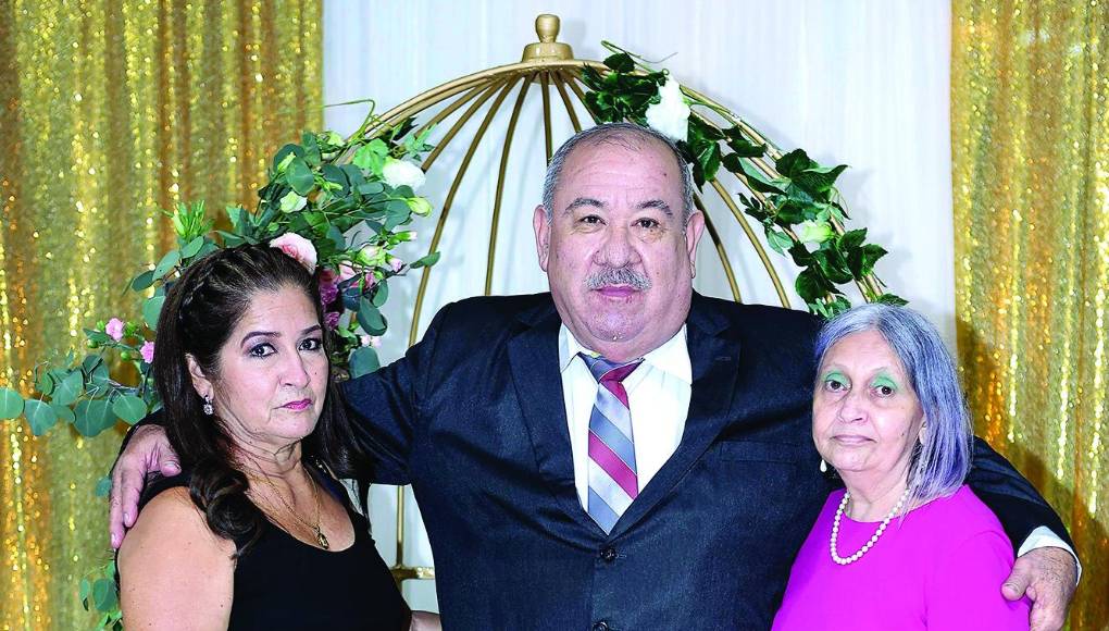 Hilda de García, Fernando y Corina Cano