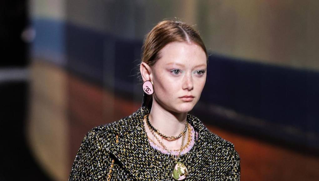 Como parte del seño Chanel los trajes bien estructurados no pudieron faltar.