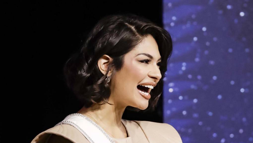 Agradeció a Dios, a la vida y al empresario Carlos Valenciano, dueño de la franquicia de Miss Universo en Costa Rica y a los organizadores de su visita, por la oportunidad de hacerla sentir como en casa.