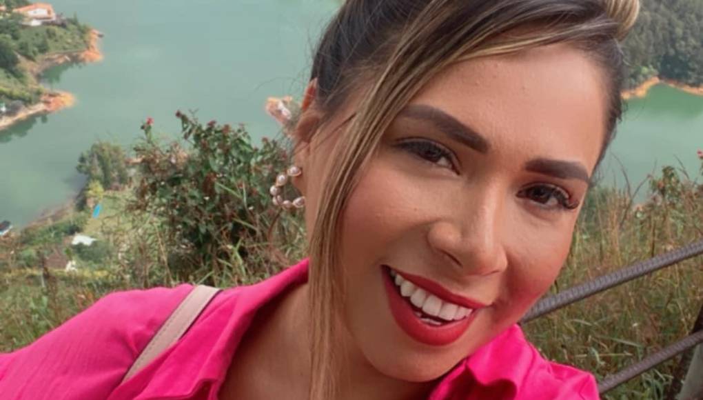 En una fotografía se observa que la joven se encontraba mal tras supuestamente perder uno de sus dedos. 