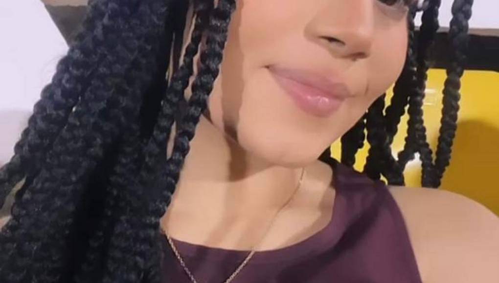 La bella periodista deportiva Cristel Osorio, de Todo Deportes TV, es la novia del futbolista motagüense Yeison Mejía y no se perdió el partido contra el Génesis.