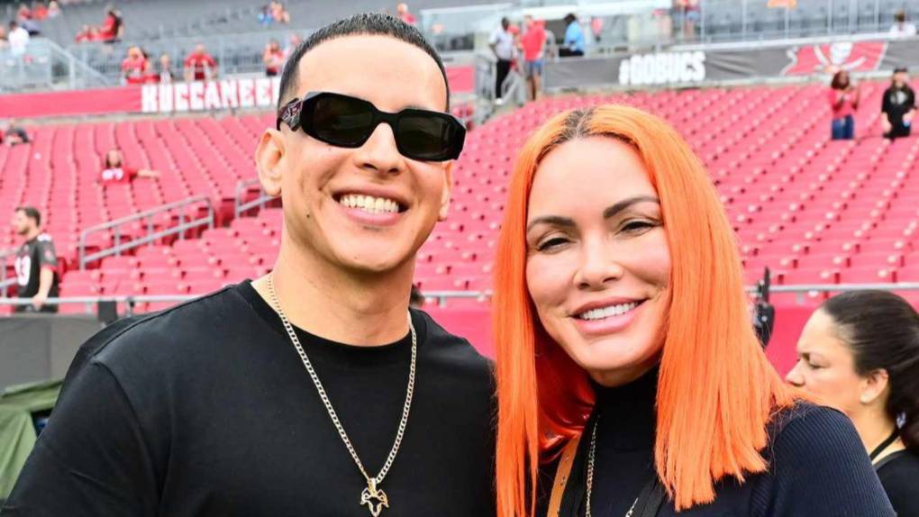 Una de las parejas ejemplo de la farándula internacional han sido Daddy Yankee y Mireddys González, quienes han estado juntos por más de 30 años, desde muy jóvenes, mucho antes de que el cantante se hiciera famoso. 