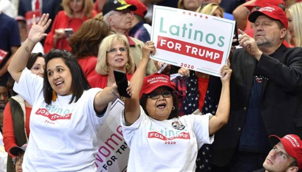 Trump tildó de 'demasiados estúpidos' a los latinos, afirma ex abogado