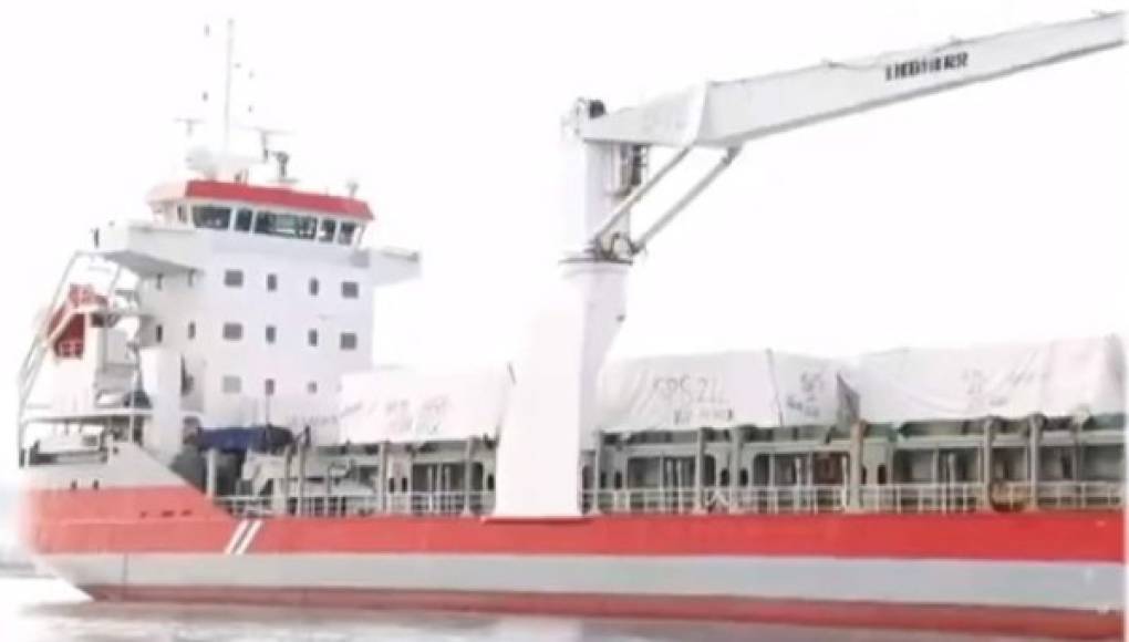 Barco con hospitales llega a muelle de Puerto Cortés