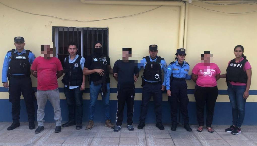 Los tres detenidos ya fueron puestos a la orden de la justicia para que respondan por los delitos que se les acusa. 