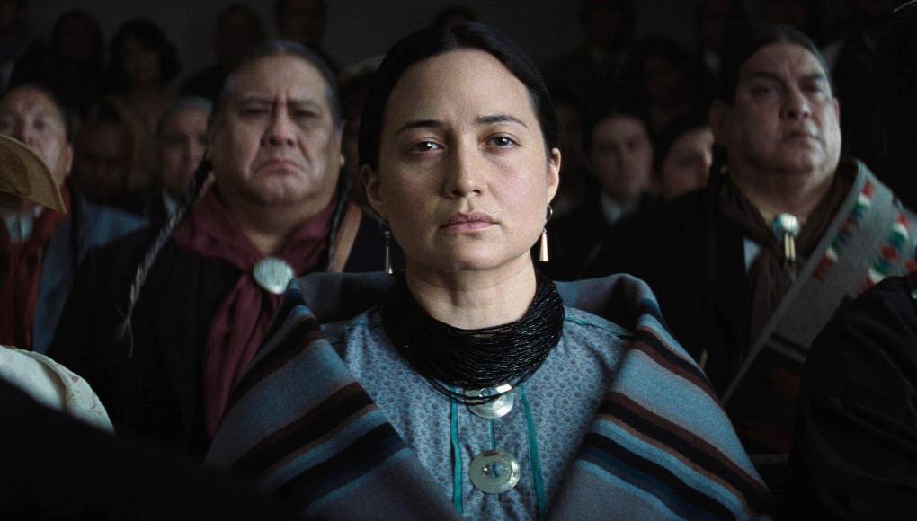 Gladstone llega a la recta final de una temporada de premios 2024, en la que ha defendido su papel de Mollie Kyle en la cinta de Martin Scorsese, una mujer osage víctima de las ambiciones de su esposo Ernest Burkhart (Leonardo DiCaprio), un hombre blanco que junto con su tío busca quedarse con la riqueza de su familia. La actriz encabeza numerosas escenas contemplativas y de sufrimiento intenso con las que, según la crítica especializada, logró acaparar la atención del espectador. 