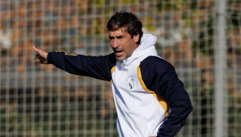 Después de cinco años al frente del Real Madrid Castilla, parece que Raúl González Blanco ha decidido poner fin a esta etapa. Así lo asegura el diario alemán ‘SportBild’ que informa de que el ‘7’ ya le habría trasladado ese deseo de salir al club blanco