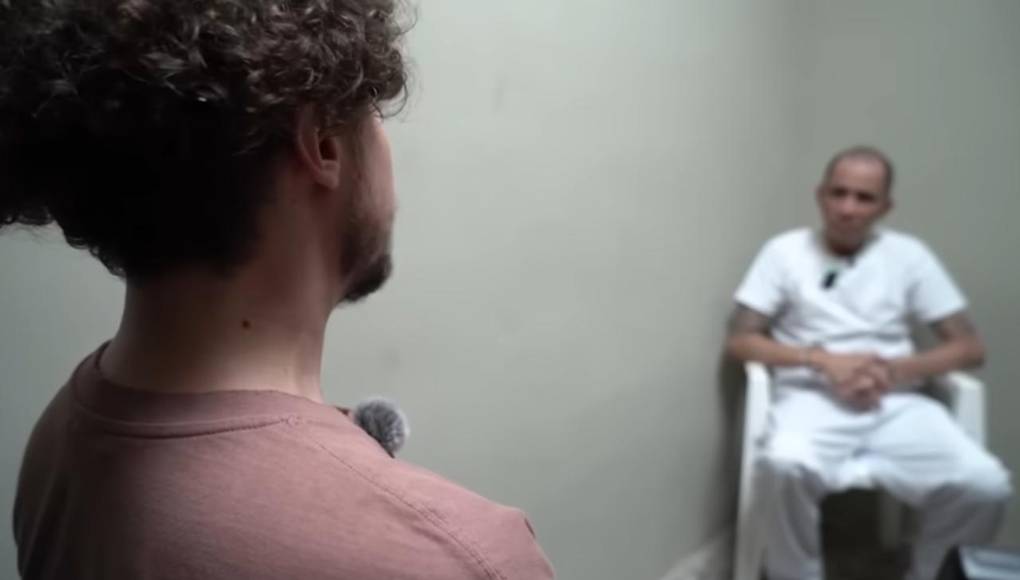 El joven mexicano, tuvo la oportunidad de entrevistar a un recluso que lleva 26 años en prisión a lo cual dijo “no se metan a grupos criminales como bandas pandillas, crimen organizados, nada que sea delitos o pecados en esta tierra, las consecuencias son graves”. 