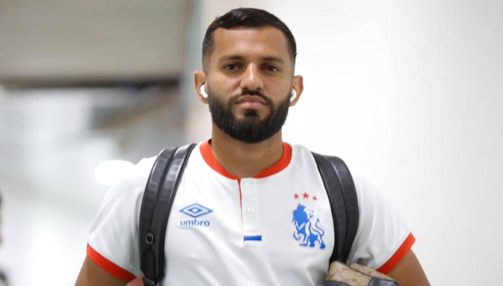 Jorge Álvarez: Acompañará a Julián Martínez en el centro del campo.