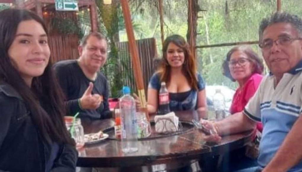 Melissa comparte en sus redes sociales salidas con Orlando Ponce y resto de amistades. 